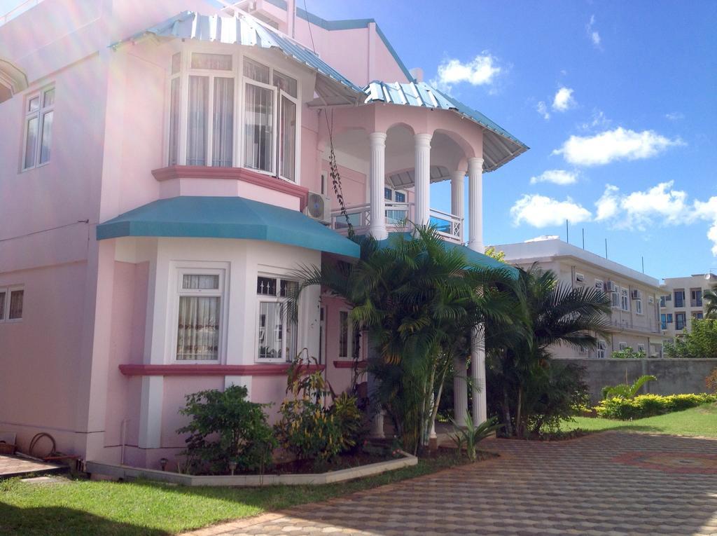 Fayruz Villa Is A 3 Bedroom, 3 Bathroom Detached House With Ac And Swimming Pool 5 Minutes Walk From Flic En Flac Public Beach Flic en Flac Exterior foto