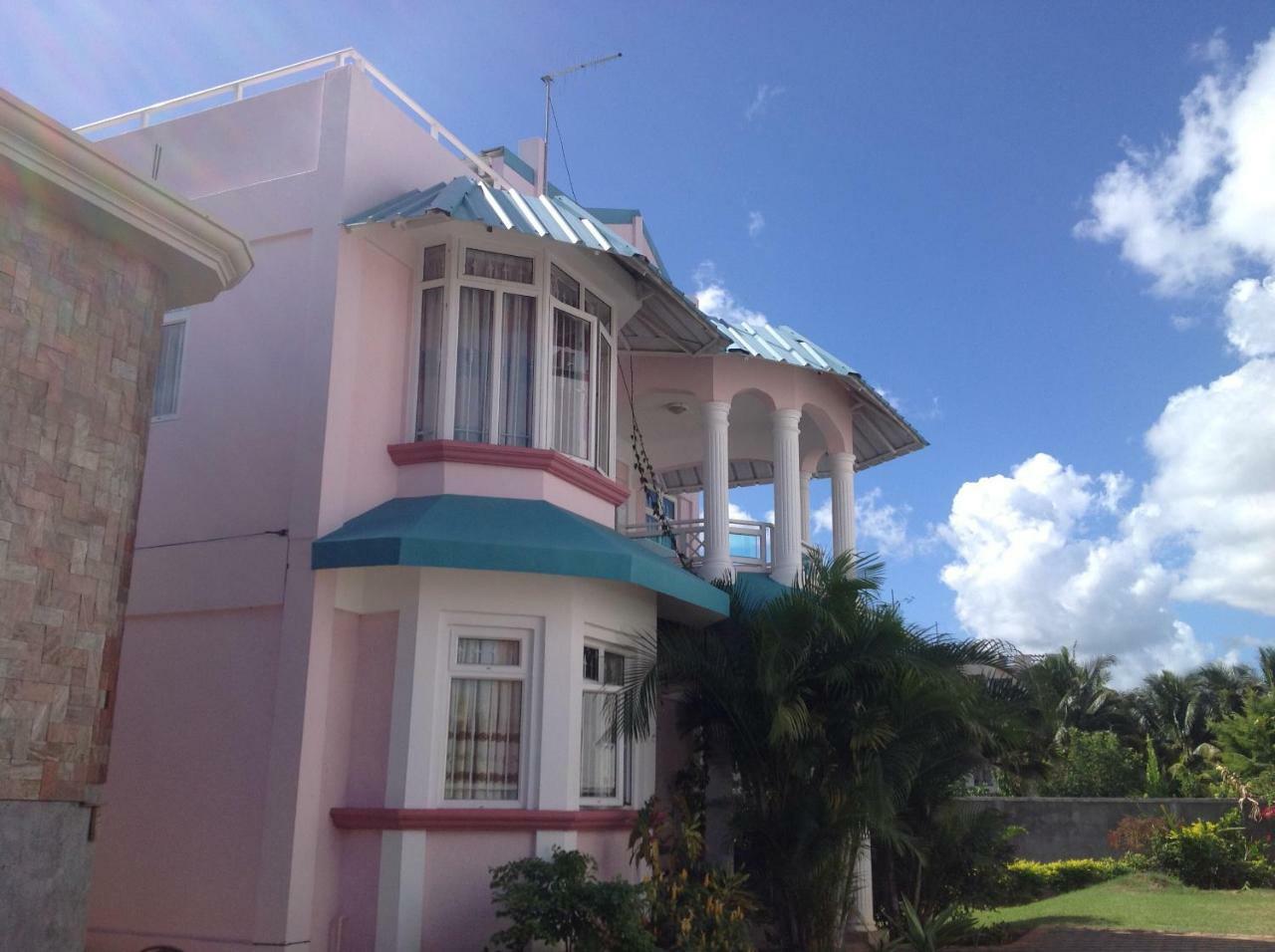 Fayruz Villa Is A 3 Bedroom, 3 Bathroom Detached House With Ac And Swimming Pool 5 Minutes Walk From Flic En Flac Public Beach Flic en Flac Exterior foto