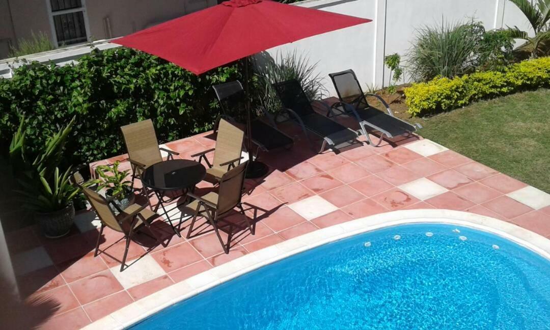 Fayruz Villa Is A 3 Bedroom, 3 Bathroom Detached House With Ac And Swimming Pool 5 Minutes Walk From Flic En Flac Public Beach Flic en Flac Exterior foto