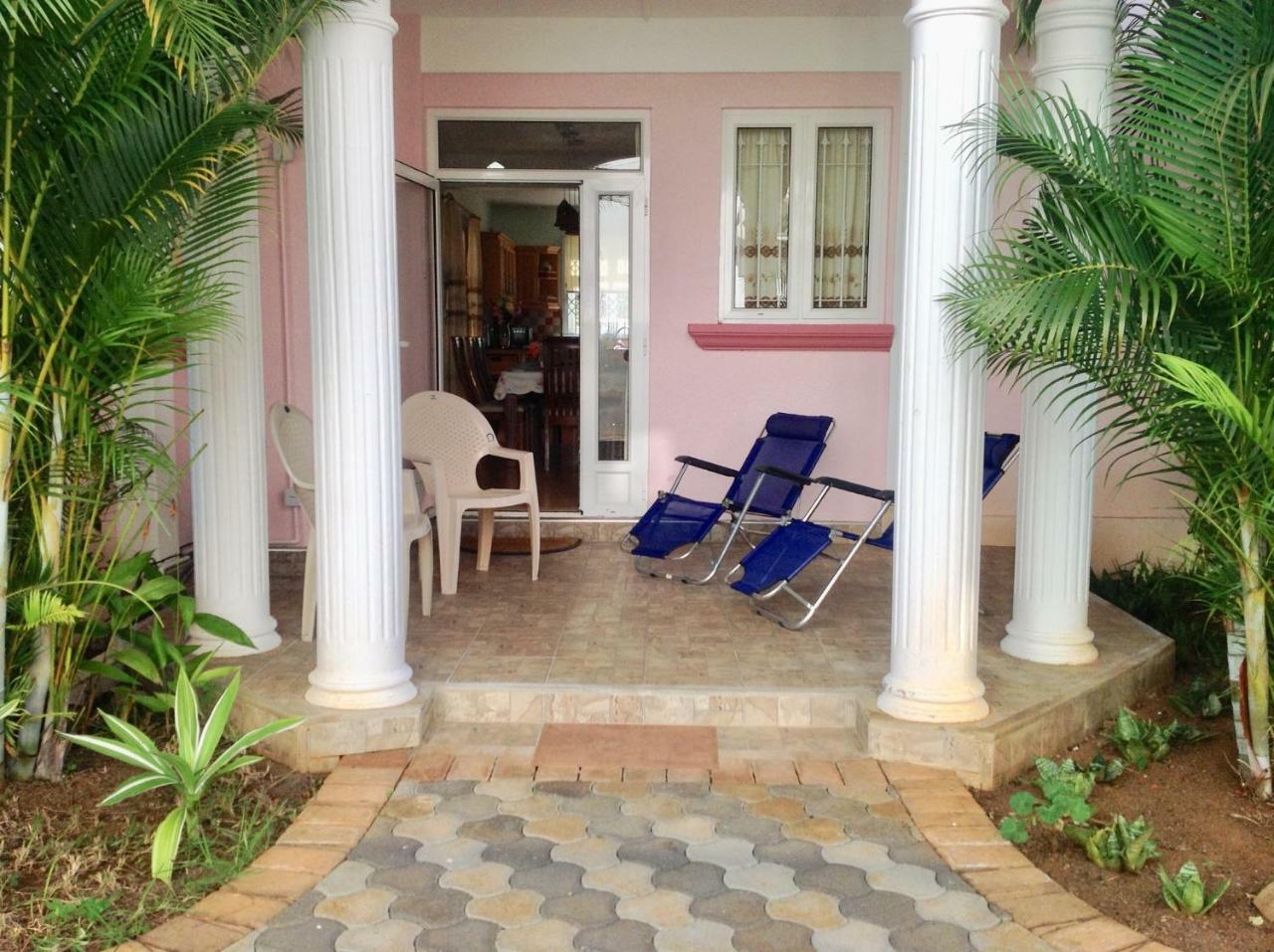 Fayruz Villa Is A 3 Bedroom, 3 Bathroom Detached House With Ac And Swimming Pool 5 Minutes Walk From Flic En Flac Public Beach Flic en Flac Exterior foto