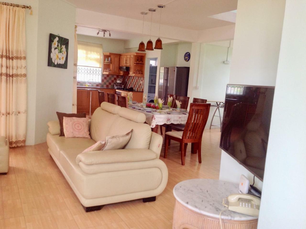 Fayruz Villa Is A 3 Bedroom, 3 Bathroom Detached House With Ac And Swimming Pool 5 Minutes Walk From Flic En Flac Public Beach Flic en Flac Exterior foto