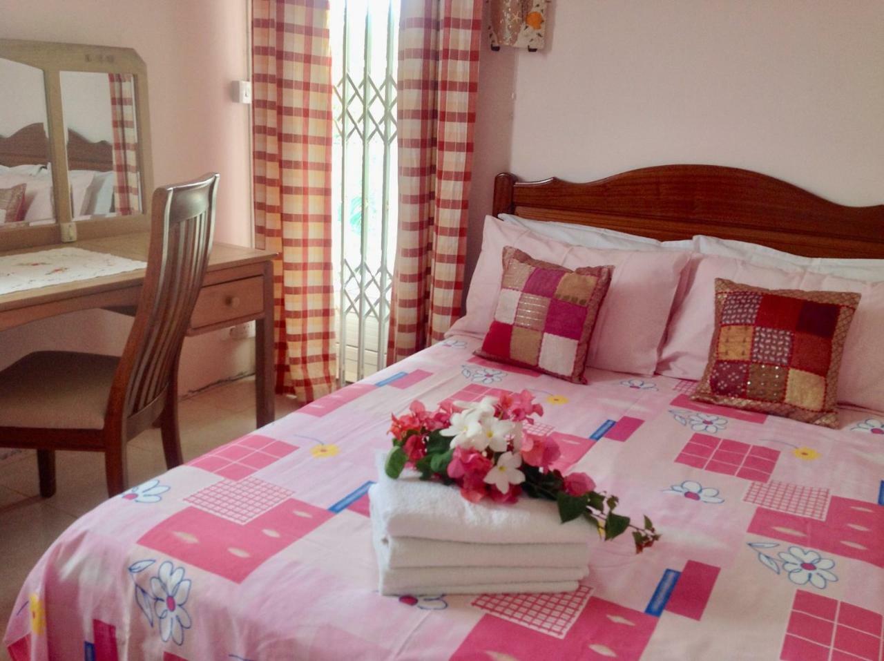 Fayruz Villa Is A 3 Bedroom, 3 Bathroom Detached House With Ac And Swimming Pool 5 Minutes Walk From Flic En Flac Public Beach Flic en Flac Exterior foto